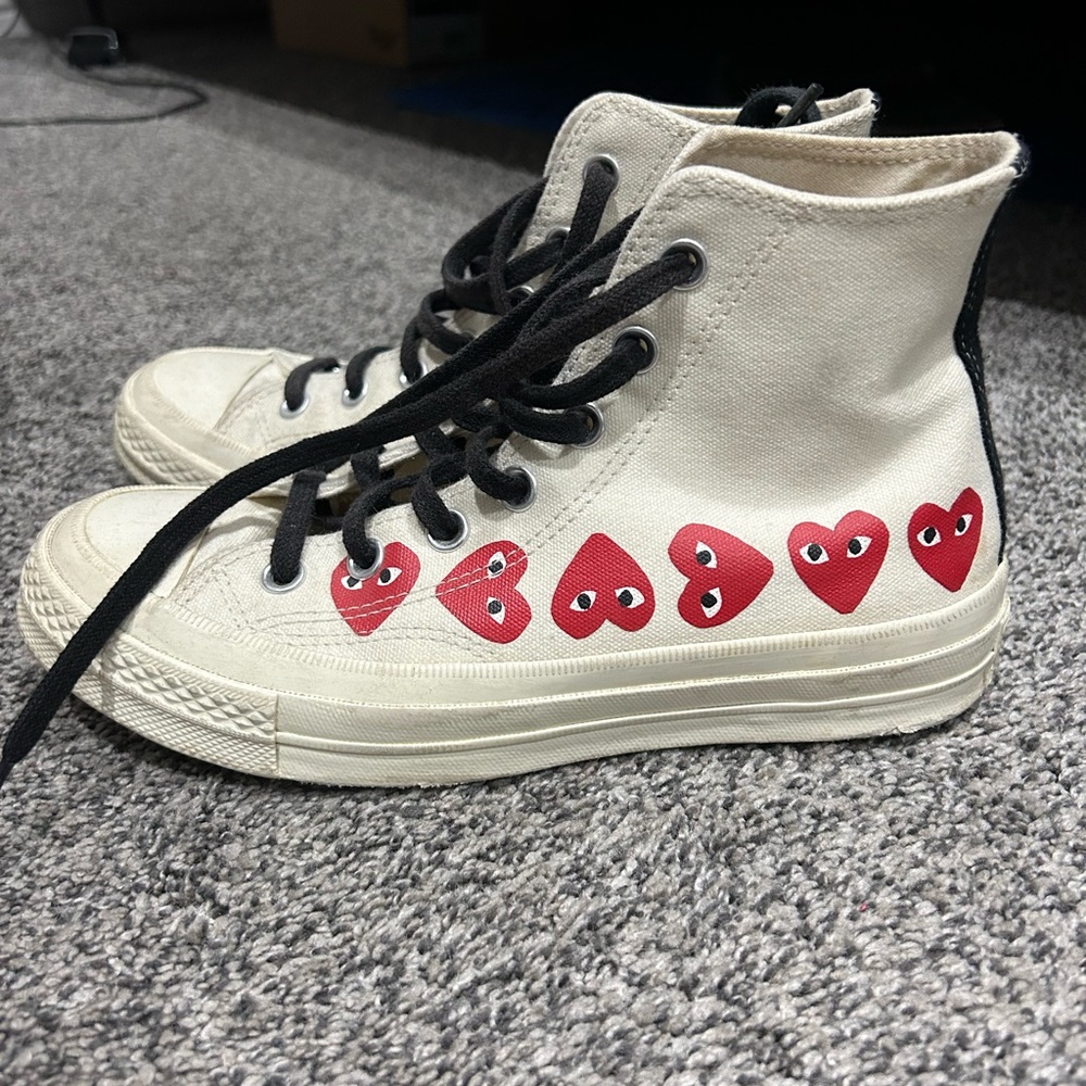 Comme des Garçons Play x Converse cream color Women’s size 7 and men’s size 5